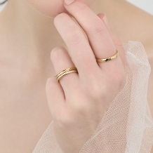 JOIE de treat. (ジョア ドゥ トリート):【洗練された四角いフォルムがアクセント】プラチナとゴールドのペアでも選べる！