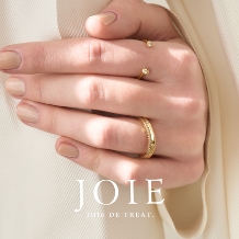 JOIE de treat. (ジョア ドゥ トリート):【スタイリッシュなマリッジリング】洗練されたフォルムが目に留まるペアデザイン