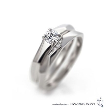 ふたりの愛を「溶けない氷」で表現した指輪。滑らかな金属の輝きが人気。'メルツ'