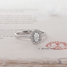 'バレリーナ'／オーバルダイヤをミル打ちとメレダイヤで囲んだクラシカルなデザイン