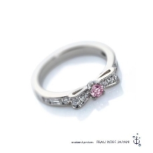 'リボン'／キュートなリボンを希少なピンクダイヤモンドで表現した可愛すぎるリング