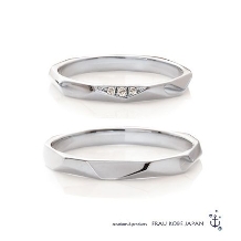 ふたりの愛を「溶けない氷」で表現した指輪。滑らかな金属の輝きが人気。'メルツ'