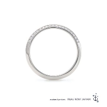 FRAU KOBE JAPAN／フラウ コウベ ジャパン:'ラグーン'／ファセットにダイヤモンドをセッティングしたエレガントな指輪