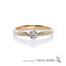 FRAU KOBE JAPAN／フラウ コウベ ジャパン:オリーブの小枝をモチーフにした木目模様の婚約指輪／ネイチャー'オリーブ'