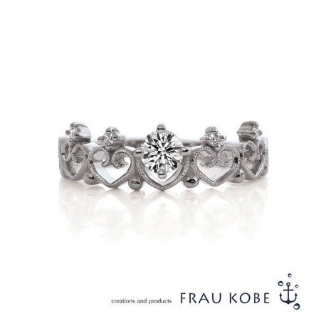 レディティアラ'ブリティッシュ'/お姫様のティアラがモチーフのエレガントな指輪