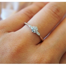 Ｐａｒｔｅ　Ｋｕｍａｍｏｔｏ:【約15万円～】重ね付けが映える人気の細身デザイン☆サイドメレが華やかな婚約指輪