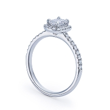 和光ブライダルブティックギンザ:【アショカカットの目を引く美しい輝き】手元に洗練された雰囲気を演出