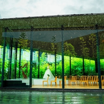 ＴＨＥ　ＭＥＩＢＩＡ　ＭＩＹＡＺＡＫＩ（旧ガーデンテラス宮崎　ホテル＆リゾート）:＜Under25限定プラン＞／2026年8月迄の結婚式限定:【水と竹に囲まれた美空間】差し込む光が美しい上質なチャペル＆竹にと水に囲まれ、佇むチャペルでは、四季が彩る風景までもゲストへの贈り物に。自然に包まれた温かな空間では、和装での人前式も人気♪