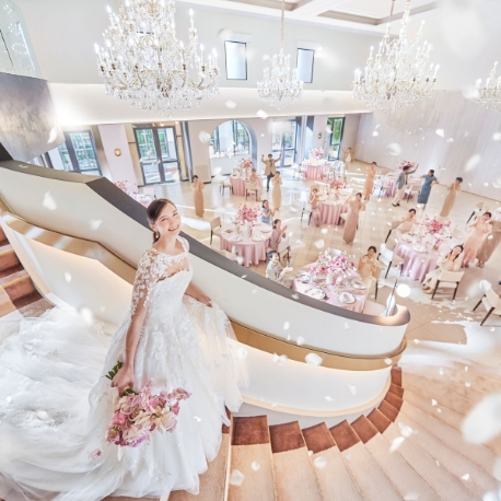 アニヴェルセル みなとみらい横浜：直前OK*月初BIG！Amazon2万＋140万優待付*壮大チャペル&階段入場