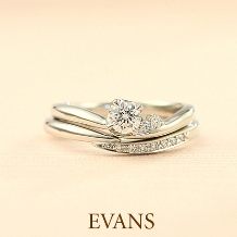 EVANS bridal 旭川本店（エヴァンスブライダル）:ふたり手を取り合ってともに歩んでいく幸せを表現した細身のリング【EVANS】