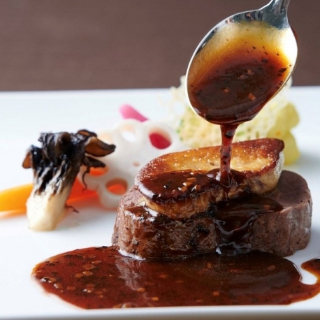 国際文化会館（International House of Japan）：【オークラグループプロデュース】伝統を感じる牛フィレ料理試食