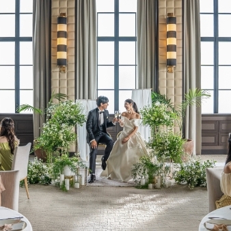 EXEX SUITES （エグゼクス・スウィーツ）:【27年1-3月挙式限定★】50名208万円◆早期申込スペシャル割《最大40万円優待》:《日本の美しいチャペル100選 2年連続受賞☆彡》岐阜駅すぐ！都会の街並みにそびえる 非日常空間♪ 職人が丹精込めて仕上げた『光のチャペル』が、誓いの瞬間を美しく彩る♪ 杉山敦彦氏が手掛けたオシャレなデザイナーズ空間で叶う『上質なフォトジェニックW』４万円相当の彩り鮮やかな和モダンフレンチコース試食や選べる３つのパーティー会場ツアー、岐阜駅から2分の好立地にそびえる非日常空間で上質なウエディング体験♪【限定フェア参加者全員に】カタログギフト5,000円＆EXEXオリジナルバームクーヘンプレゼント！【初めての見学の方】JCBカード5,000円がもらえる♪組数＆日程限定なのでご予約はお早めに♪