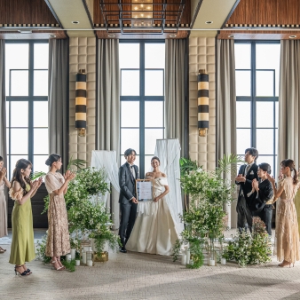 EXEX SUITES （エグゼクス・スウィーツ）:【1月中来館でBIG特典】40名159万円◆リニューアル記念SP割《最大120万円優待!》:《日本の美しいチャペル100選 2年連続受賞☆彡》岐阜駅すぐ！都会の街並みにそびえる 非日常空間♪ 職人が丹精込めて仕上げた『光のチャペル』が、誓いの瞬間を美しく彩る♪ 杉山敦彦氏が手掛けたオシャレなデザイナーズ空間で叶う『上質なフォトジェニックW』４万円相当の彩り鮮やかな和モダンフレンチコース試食や選べる３つのパーティー会場ツアー、岐阜駅から2分の好立地にそびえる非日常空間で上質なウエディング体験♪【限定フェア参加者全員に】カタログギフト5,000円＆EXEXオリジナルバームクーヘンプレゼント！【初めての見学の方】JCBカード5,000円がもらえる♪組数＆日程限定なのでご予約はお早めに♪