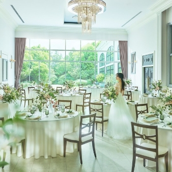 結婚式場：＼豪華10大特典／緑と光の洗練チャペル×ガーデン演出×豪華試食