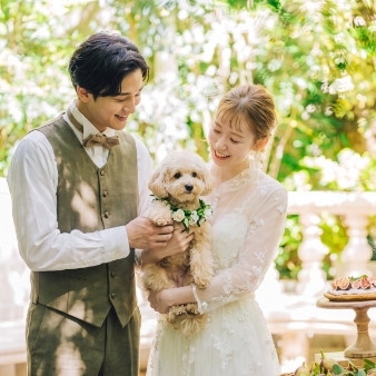 ハートコート横浜（ＨＥＡＲＴ ＣＯＵＲＴ 横浜）:【愛犬と一緒】ペット婚プラン　70名334万円⇒248万円！:＼口コミ評価No.1！最大155万円優待フェア開催中／ 【日本の美しいチャペル100選】にも選出された大聖堂で、憧れの挙式体験を。 イギリス「コッツウォルズの村」を再現した当館は、 ゲスト専用カフェ・ステンドグラスの大聖堂・緑あふれるガーデンなど、 すべてが結婚式のためにデザインされた特別な空間です。 ブライダルフェアでは、 ・感動の模擬挙式体験 ・シェフ特製の豪華コース試食 ・ドレス試着＆見学 ・見積り＆日程相談会　など 初めての式場見学でも安心の充実コンテンツをご用意。 人気フェアは早期満席のため、ご予約はお早めに！