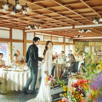 結婚式場：【少人数のお食事会】名庭望む一日一組の伝統空間を貸切る家族婚