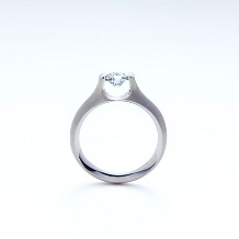 ETERNAL FIRST DIAMOND:ダイヤモンドが宙に浮いたような特別な婚約指輪が欲しい方へ【SORA】デネブ