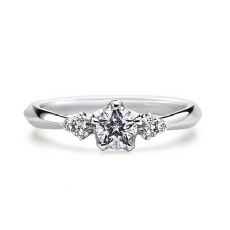 いしおか本店 ブライダルサロン:ウィッシュアポンアスター 　繊細なダイヤモンドが愛らしいデザイン。
