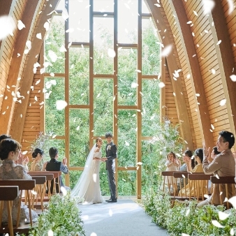 結婚式場：残2★口コミ好評★森チャペル×高台貸切邸宅＆試食＆来館6万特典