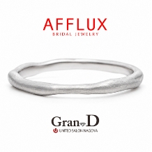 【AFFLUX／ケセラセラ】無料メンテナンスが充実。自然体で楽しむ細身の結婚指輪