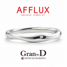 【AFFLUX／マリブ】無料メンテナンスが充実。着け心地のよいウェーブの結婚指輪