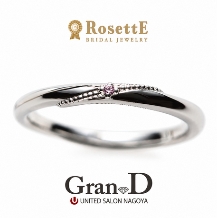 【RosettE／夢】天使の羽を描くS字。ミル打ちとダイヤが輝く結婚指輪