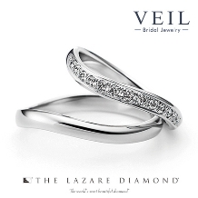 ラザールダイヤモンド/リングの柔らかな動きとメレダイヤの華やかな輝き