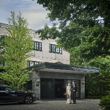 KYUKARUIZAWA KIKYO, Curio Collection by Hilton（元 旧軽井沢ホテル）:【26年5・6月挙式の方】ご親族からご友人までの大人数も◎新緑に包まれる早割プラン／2着目ドレス特典付