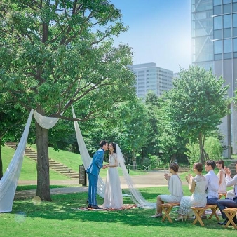 Los Angeles balcony（ロサンジェルスバルコニー）:【来夏*27年6～8月】早くも登場！新緑溢れるガーデン挙式＜60名258万～＞