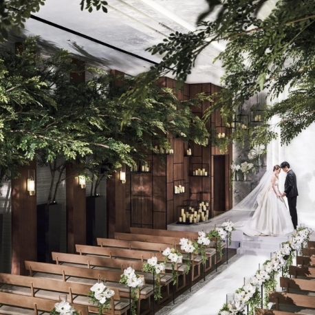 ザ ストリングス 博多：【平日限定フェア】都会の「緑と木漏れ日溢れるチャペル」を体験