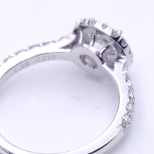 手づくり指輪工房　jewelry couleur（ジュエリークルール）:大きめダイアをたくさんの小さなダイヤで囲む「取り巻き」デザイン_103