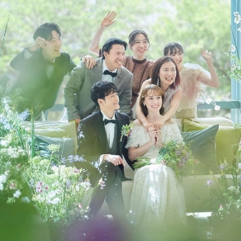 Ｔｈｅ　Ｍａｉｓｏｎ　表参道　ｂｙ　アニヴェルセル:まもなく満枠【26年5月まで適用】50名211万円◆晴天率の高いシーズンがお得に叶う:大きな窓からは表参道のケヤキ並木を見渡せる。