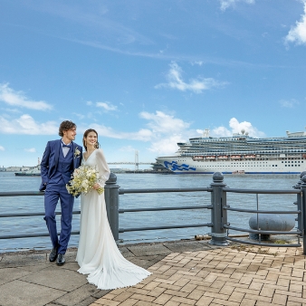 BAYSIDE GEIHINKAN VERANDA minatomirai:≪完売間近≫【最大150万円特典】今注目の特別価格プラン★26年7月までの結婚式実施の方へ:みなとみらいの絶景と心地よさを贈るカリフォルニアテイストの5階建て赤レンガ造りのVERANDA。全てのフロアから海が望め、陽射しがたっぷり注ぎこむ空間は明るく開放的。心地よい海風が吹き抜ける海辺の一軒家を貸切にしたウェディングを叶えよう。