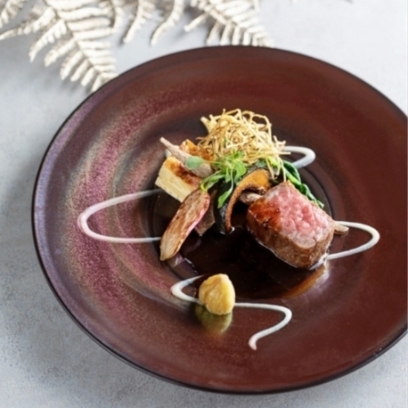 南青山サンタキアラ教会：【料理特典×130万優待】緑溢れる教会×三ツ星おもてなし試食