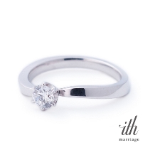ｉｔｈ（イズ）:【ソレイユ】躍動的なS字カーブがダイヤモンドを引き立てる婚約指輪