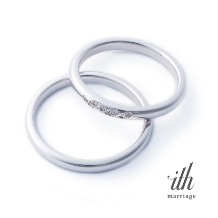 ｉｔｈ（イズ）:【ピアチェーレ】リズミカルにダイヤモンドが輝く、シンプル＆カジュアルな結婚指輪