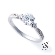 ｉｔｈ（イズ）:【スピアー】0.5ctダイヤモンドが輝く、世代を超えて愛用できる婚約指輪
