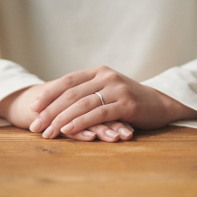 ｉｔｈ（イズ）:【フォルテ】しなやかに指に寄り添う結婚指輪