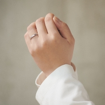 ｉｔｈ（イズ）:【鍛造/フォリア】手彫りの葉の模様に、家庭繁栄への願いが宿る結婚指輪