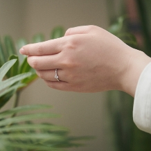 ｉｔｈ（イズ）:【ファルファーラ】透かし模様のバタフライを石座に忍ばせた婚約指輪