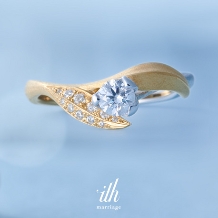 【マイア】芽吹く若葉に、ダイヤモンドの蕾が花をつけるコンビカラーの婚約指輪