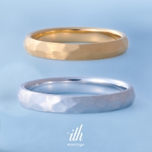 【槌目 薫風】芳しい風をマットな槌目模様で表現した結婚指輪