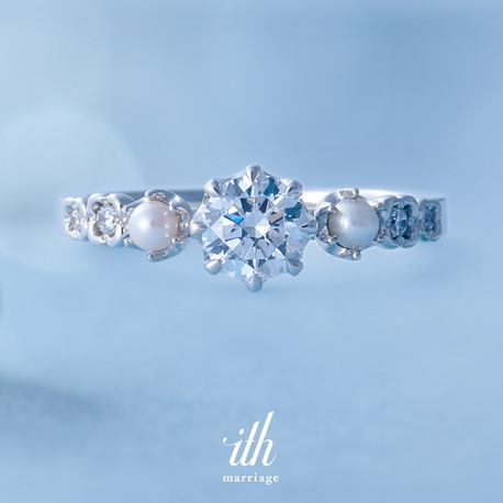 ｉｔｈ（イズ）:【リース】きらめくダイヤモンドとしっとり輝く真珠の婚約指輪