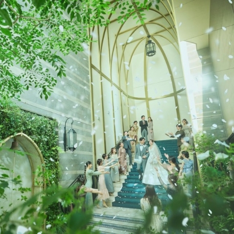 ニーズ名駅 by T&G WEDDING（旧 インフィニート 名古屋）：光の感動チャペル◆憧れ大階段入場×美食を堪能×豪華20大特典