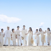 ザ・ギノザリゾート　美らの教会／アールイズ・ウエディング：【挙式＋フォト＋20名パーティ/125→95万円】〈挙式料100％優待〉でもっとお得に！今なら1月限定特典付！：