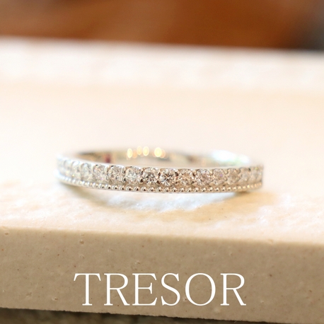 TRESOR（トレゾア）:beaute（美しさ）ハーフエタニティリングにミル打ち加工でクラシカルな印象に