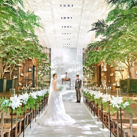 ザ ストリングス 表参道：＼最大150万特典／光×緑のチャペル◆写真映え体験＆3万試食