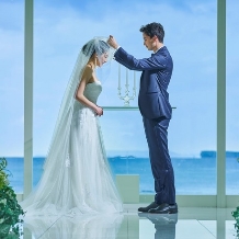 アイネス　ヴィラノッツェ　ｉｎ　カヌチャベイ～グラン・ブルーチャペル～／クチュールナオコウエディング：カヌチャリゾート2泊付フォトウエディング｜チャペル＆ビーチ＆ガーデン70カット２名￥248,600～：