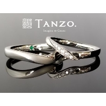 [TANZO]柔らかな丸みが特徴のV字デザインの結婚指輪