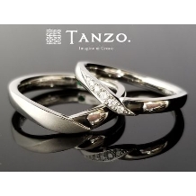 ＴＡＮＺＯ．(鍛造指輪):[TANZO]柔らかな丸みが特徴のV字デザインの結婚指輪
